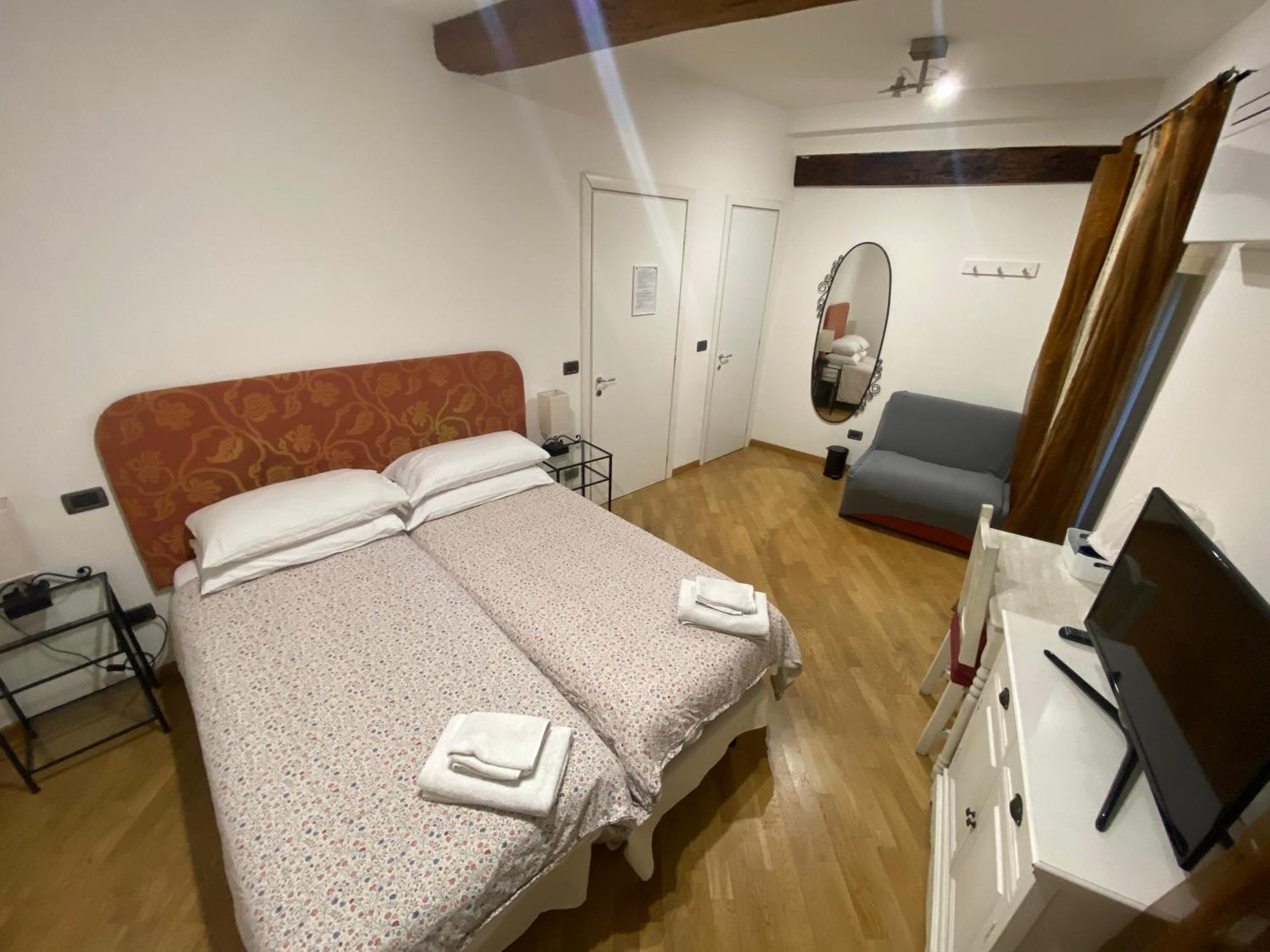 B&B And Home La Piazzetta Della Pioggia 볼로냐 외부 사진